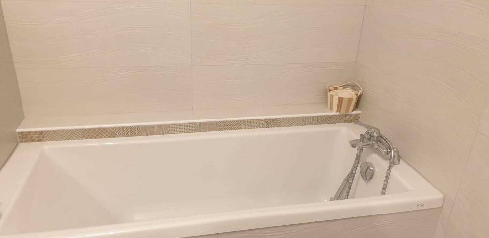 Salle de bain et baignoire